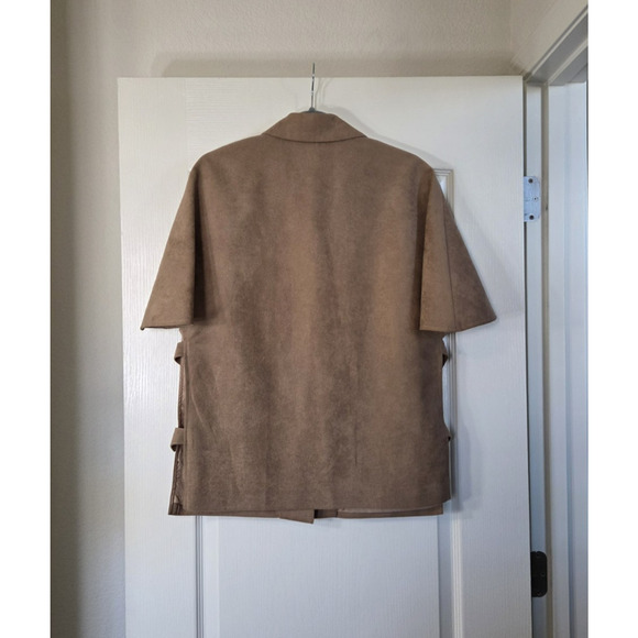 MJ Seattle Tan Faux Suede Vintage Clasp Closure Open Side 70s Top, Size Medium - Picture 9 of 12